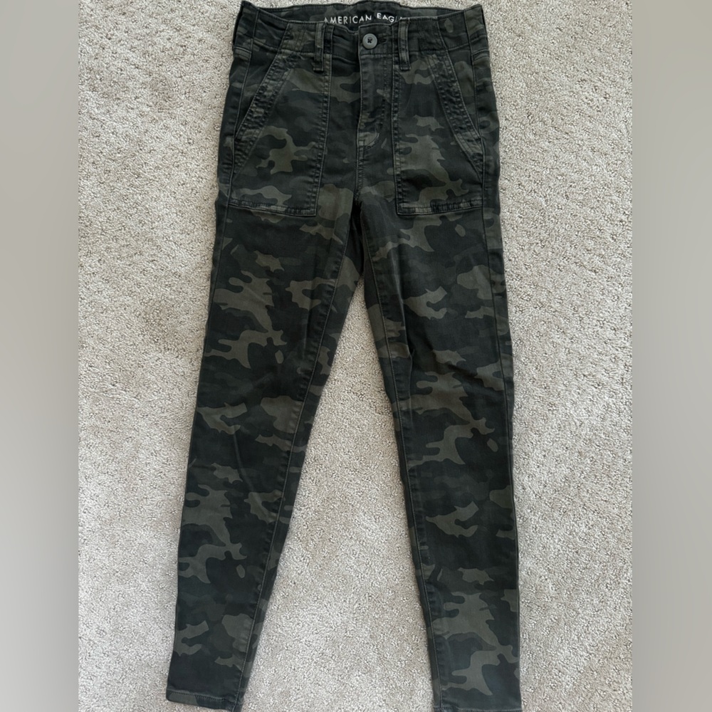 American Eagle camo skinny jeans- size 2R